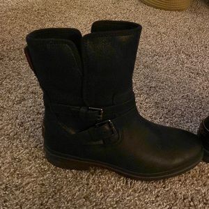 Brand new Ugg Simmens size 8.5 women.